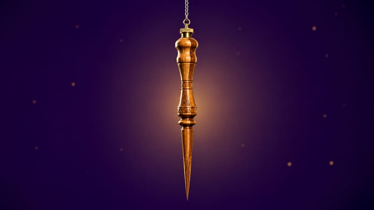 Pendule de Thot égyptien en bois d'olivier tourné, forme allongée et fuselée à pointe fine, capuchon en laiton, suspendu à une fine chaîne sur fond violet étoilé